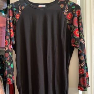 LuLaRoe Randy tee.